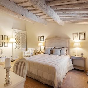 Camera con letto king size